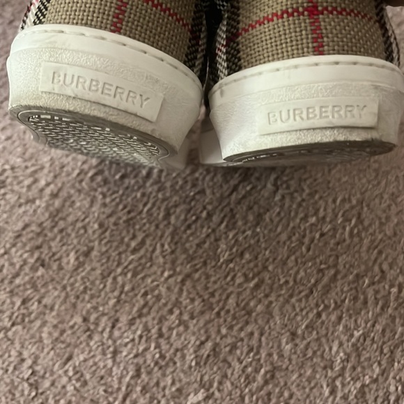 Burberry slip on sneakers gently worn with really no wear and tear - Picture 6 of 7